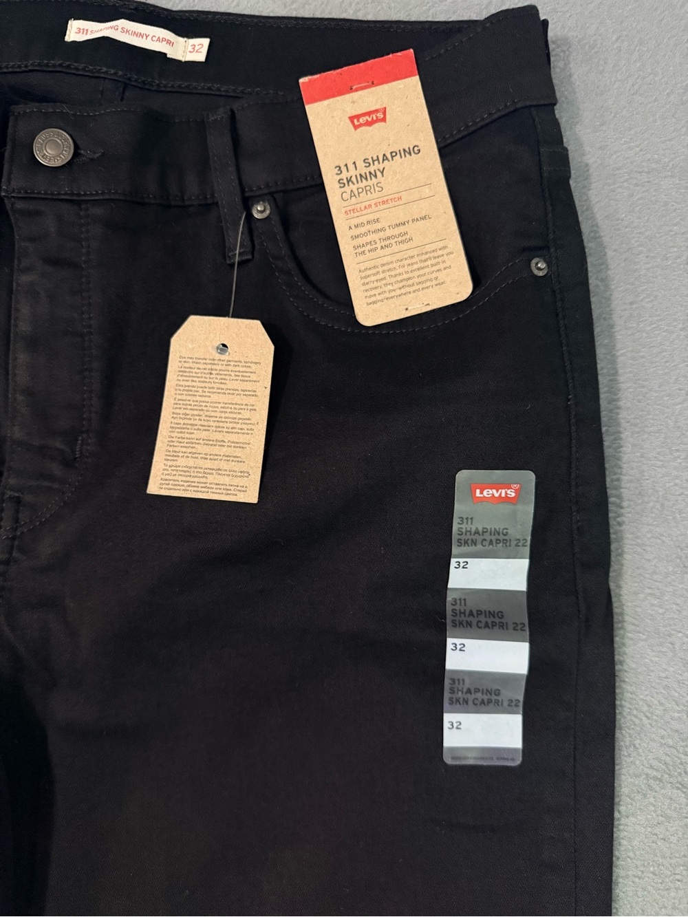 Levi's - Women's 311 Shaping Skinny Capris - Picture 2 of 8